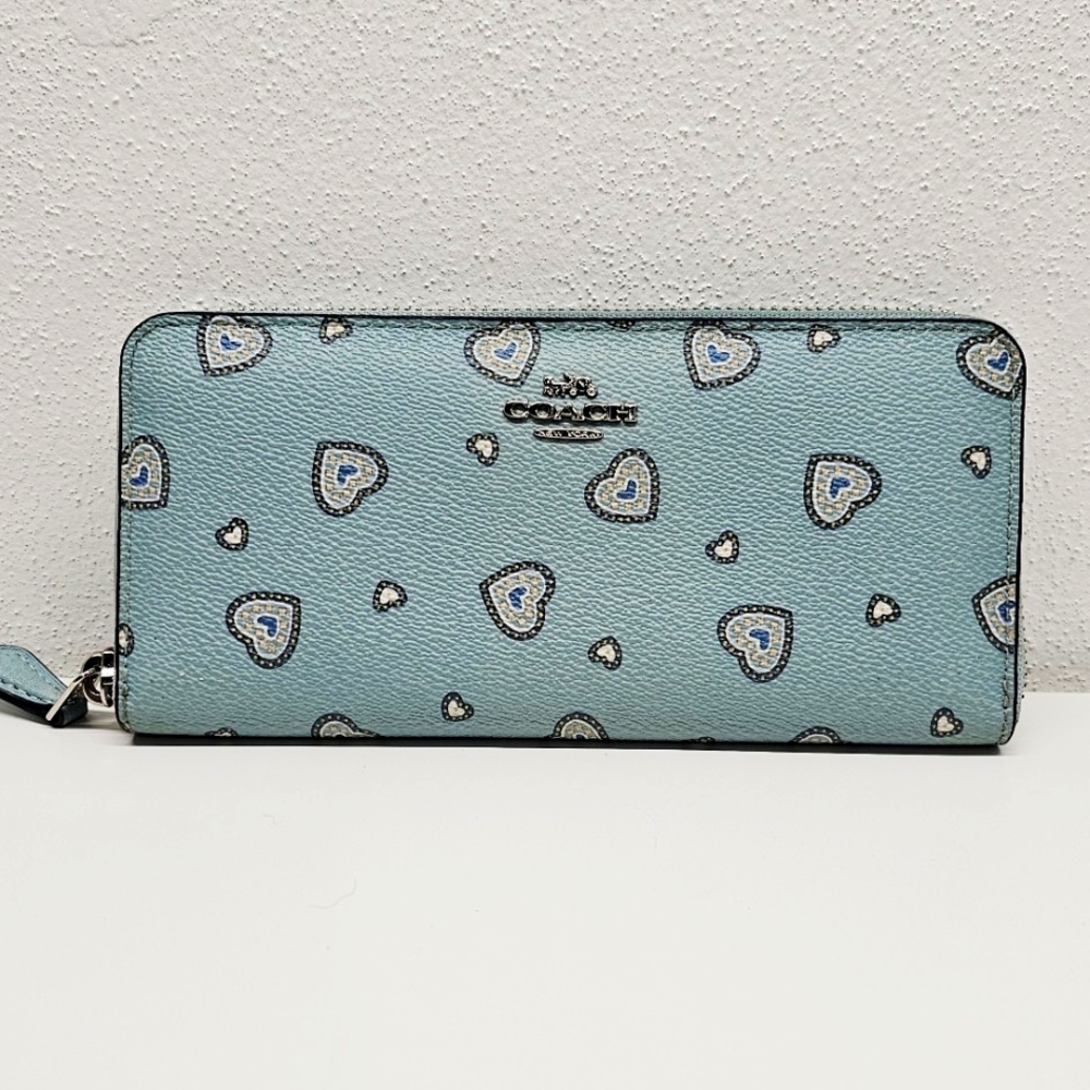 Coach Accordian Zip Wallet Western Heart Print Light Blue - Picture 2 of 15
